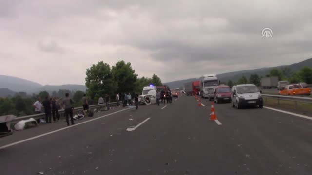 Anadolu Otoyolu’nda Trafik Kazası: 1 Ölü, 8 Yaralı – Düzce