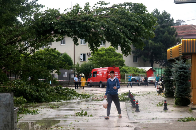 Düzce’de Şiddetli Sağanak ve Fırtına