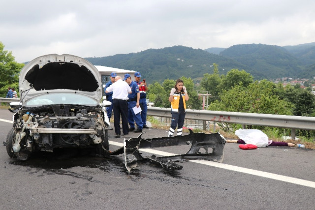Düzce’de Ters Şeride Uçan Otomobil İki Araca Çarptı: 1 Ölü, 7 Yaralı