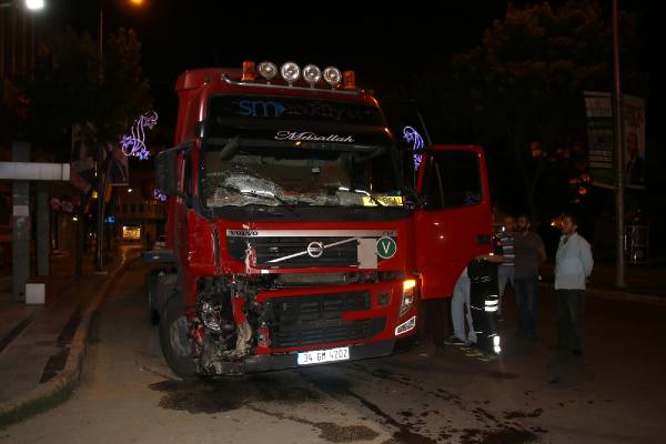 Sürücüsü Alkollü Tır, 4 Araca Çarptı