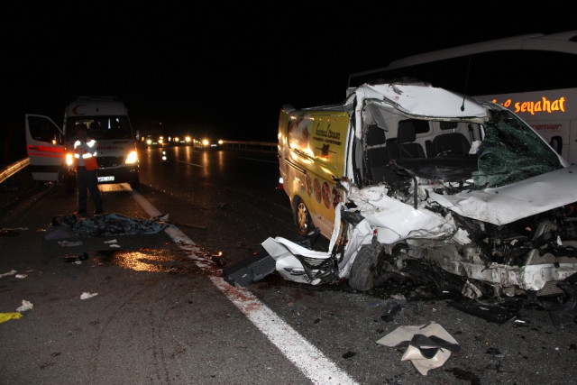 Düzce Tem Otoyolunda Feci Kaza: 1 Ölü 1 Yaralı