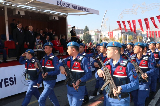 Düzce’de Cumhuriyet Bayramı Coşku ile Kutlanıyor