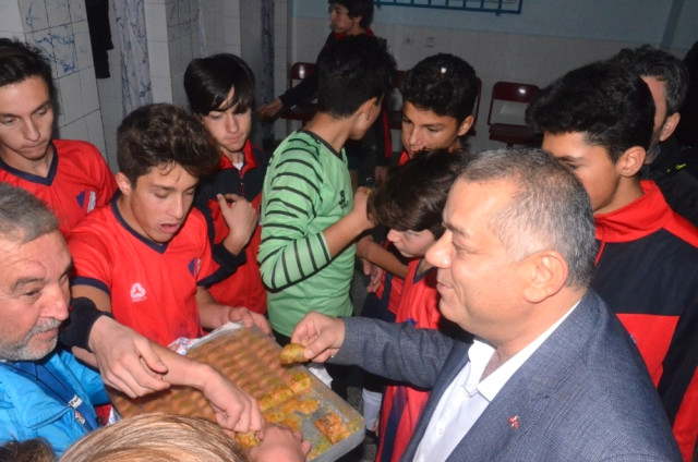 Erdoğan Bıyık’tan Sporcu Gençlere Destek
