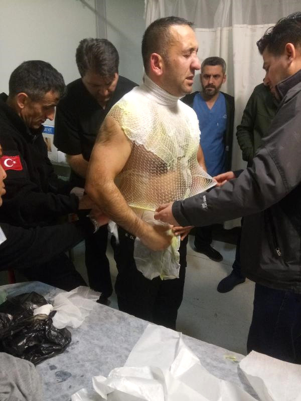 Motosiklet Yolun Karşısına Geçenlere Çarptı: 1 Ölü, 3 Yaralı (2)