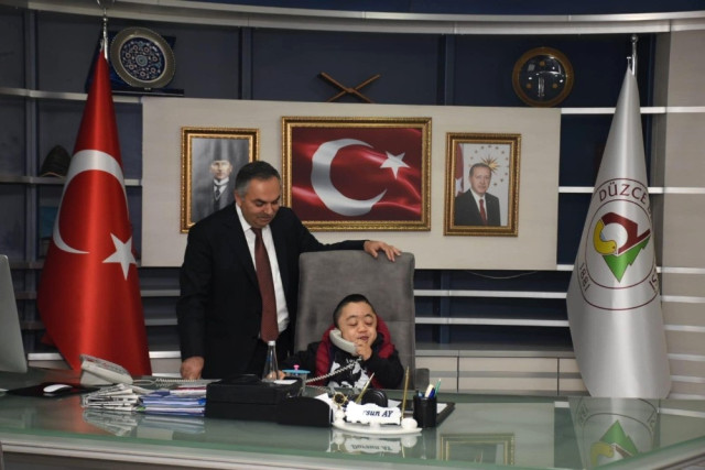 Mehmet Ali Başkanlık Koltuğuna Oturdu