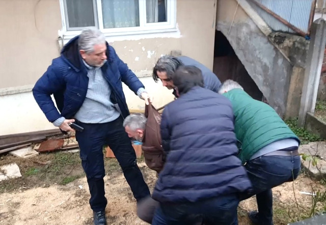 Veresiye Alamayınca Silah Zoruyla Aldı