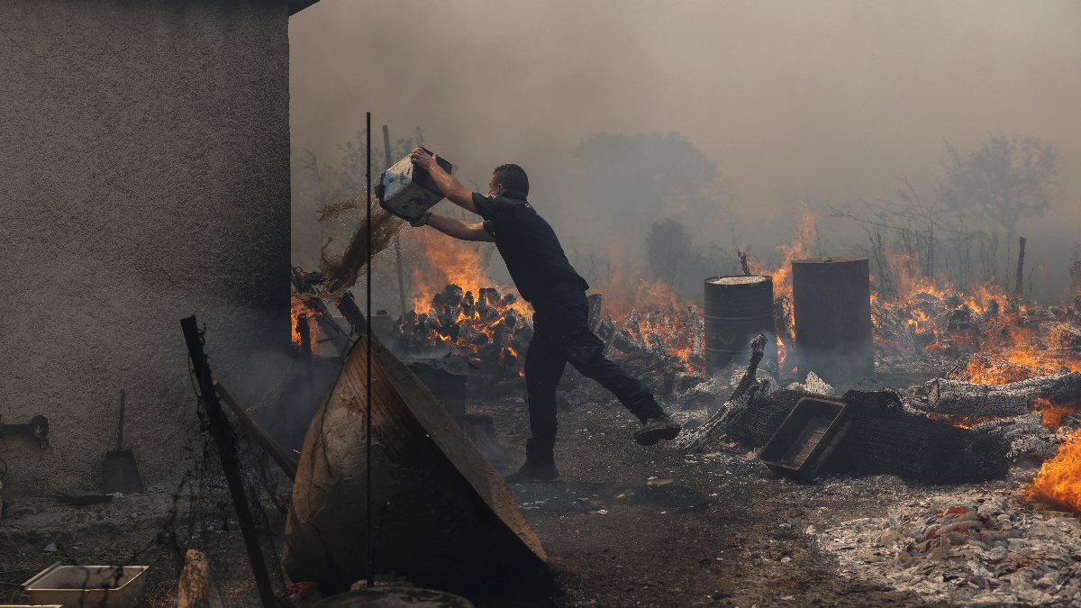 Yunanistan’da ormanlar yanıyor: Felakette ikinci gün