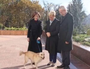 Dünya Bu Olayı Konuşuyor! Cumhurbaşkanı’nın Köpeği Devlet Lideri’ni Isırdı