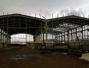 Fırtına yüzünden çatıdan uçan emekçi hayatını yitirdi