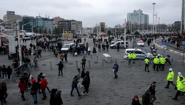 Taksim’de TOMA’lar ve Bariyerlerle Yılbaşı Kutlaması
