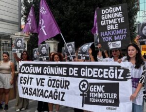 Feministler, babası tarafından öldürülen Hareket için toplandı: “Batsın aile ilişkileriniz”