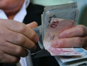 Resmi açıklama geldi: Emeklilerin hesabına 2.100 TL yatırıldı