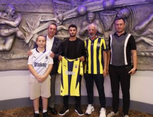 Tarlasına traktörle “Fenerbahçe” yazan çiftçi, Ali Koç’un davetiyle Lugano maçını izledi