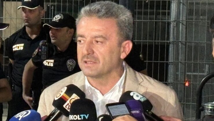 Derbide protokol tribününde hengame çıktı. Şişeler havada uçuştu