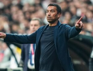 Van Bronckhorst Ajax’tan neden 4 yediklerini açıkladı