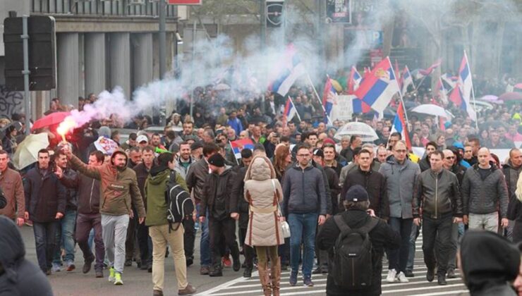 Sırbistan’da 15 kişi ölmüştü. Protestolar devam ediyor.