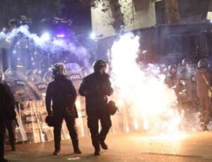 Gürcistan’da sokak şovları: 298 kişi gözaltında