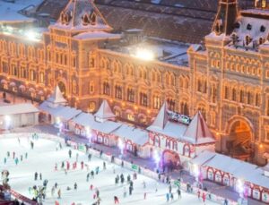 Rusya’da yeni yıl kutlamaları: 5 bin kişilik buz pateni pisti