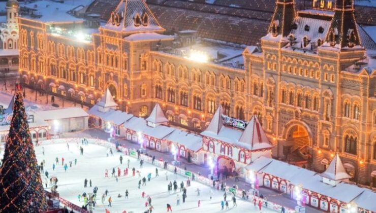Rusya’da yeni yıl kutlamaları: 5 bin kişilik buz pateni pisti