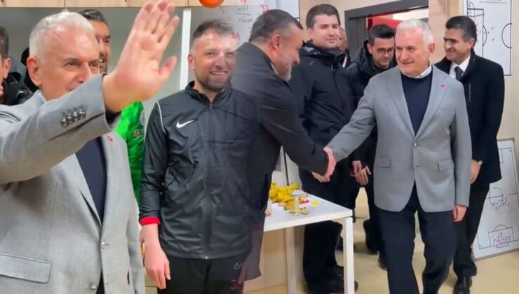 Binali Yıldırım Şanlıurfa maçı sonrası soyunma odasına girdi