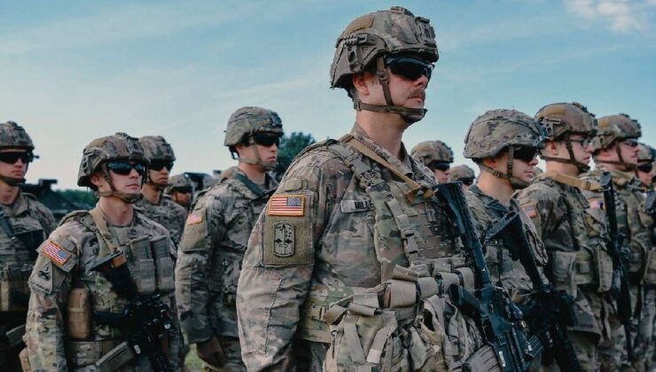 24 saat içinde her yere gidebiliyorlar! Trump efsanevi tümenini Körfez’e gönderiyor