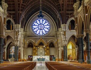 İstismarcı rahipleri cezalandırmak yerine “transfer” etmişler!