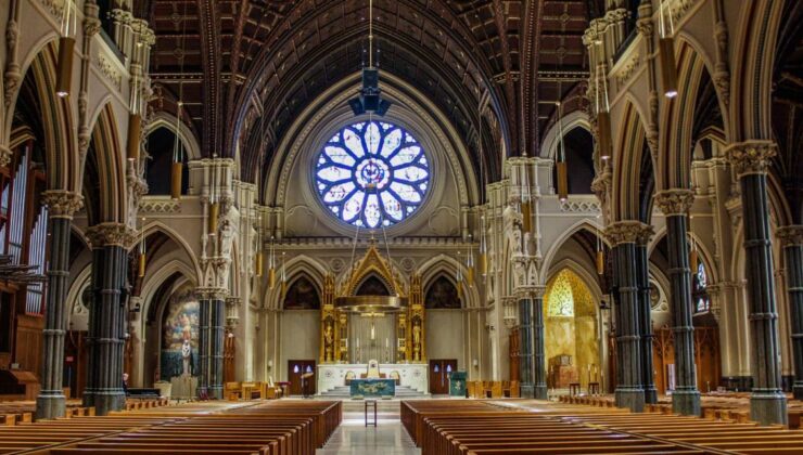 İstismarcı rahipleri cezalandırmak yerine “transfer” etmişler!