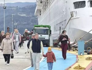 Yüz binden fazla Rus turist akın etti, nüfusu 10 katına kadar çıktı!