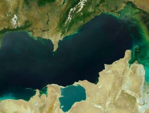 Devasa denizin suları 56 kilometre çekildi, çöle döndü