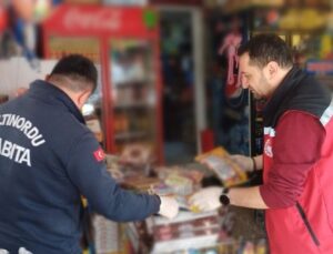 Marketten 4 kamyonet dolusu bozuk besin çıktı