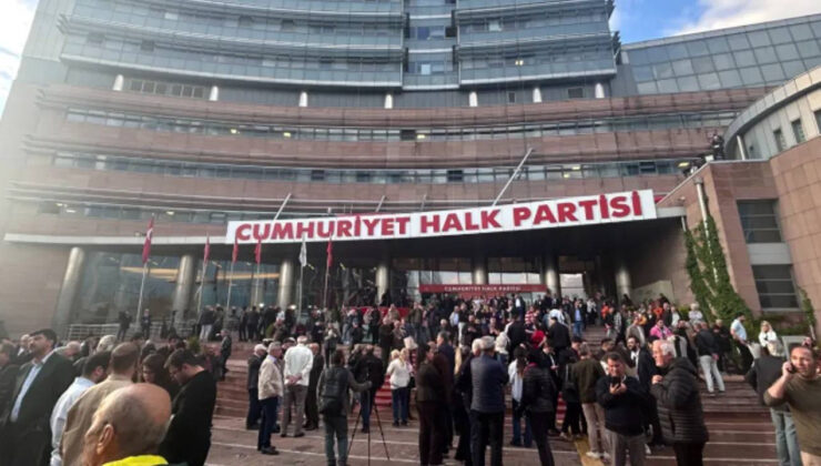 CHP Genel Merkezi önünde gazetecilere abluka!
