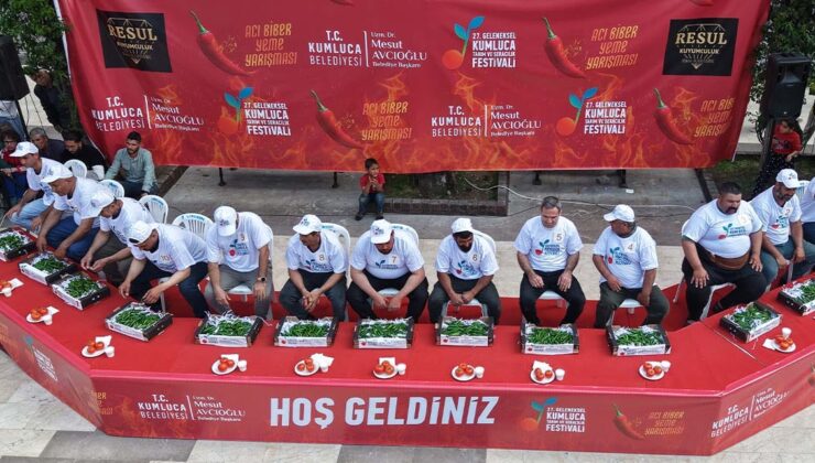 Festivalde 3 dakikada 474 gram acı biber yiyen yarışmacı birinci oldu