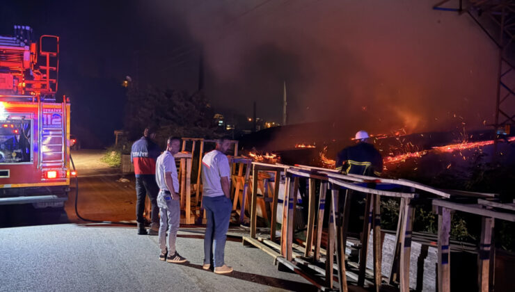 Fabrikanın talaş deposunda alevler yükseldi