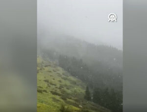 Kastamonu’da yaylalara lapa lapa kar yağdı
