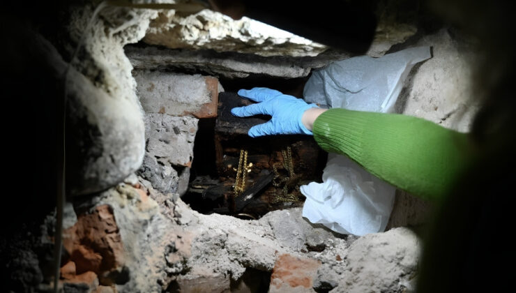 86 yıldır aranıyordu: Hükümdarların hazinesi kilisenin altında gizlenmiş halde bulundu