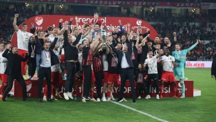 Çorum FK’dan gece yarısı şoke eden haber: Birden teğe veda etti