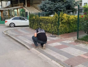 Sokakta yürüyen gencin önünü araçla kesip vurdu! Polis her yerde o şüpheliyi arıyor