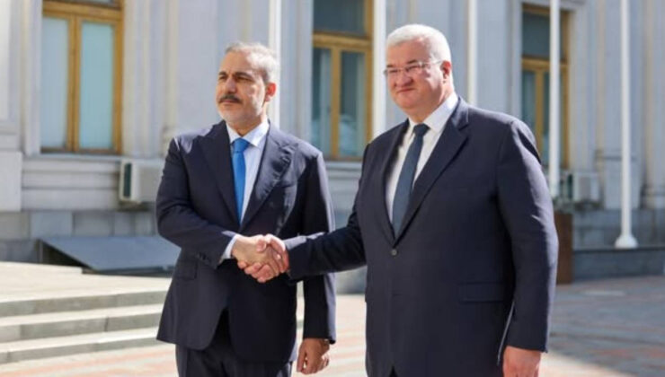 Ukrayna’dan kritik açıklama: Zelenski-Putin zirvesi Türkiye’de olabilir
